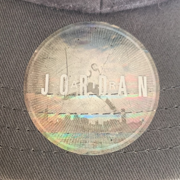 Bundle of 2 Jordan hats - Picture 5 of 7